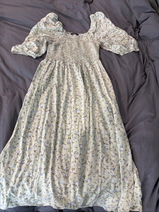 Angels Dresses & Skirts - Angels Light Green Floral Smocked Puff Sleeve Dress